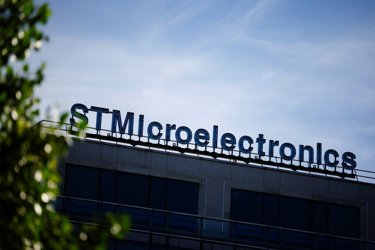 Chipmaker STMicro Sees Sales Growth Slowdown In Fourth Quarter