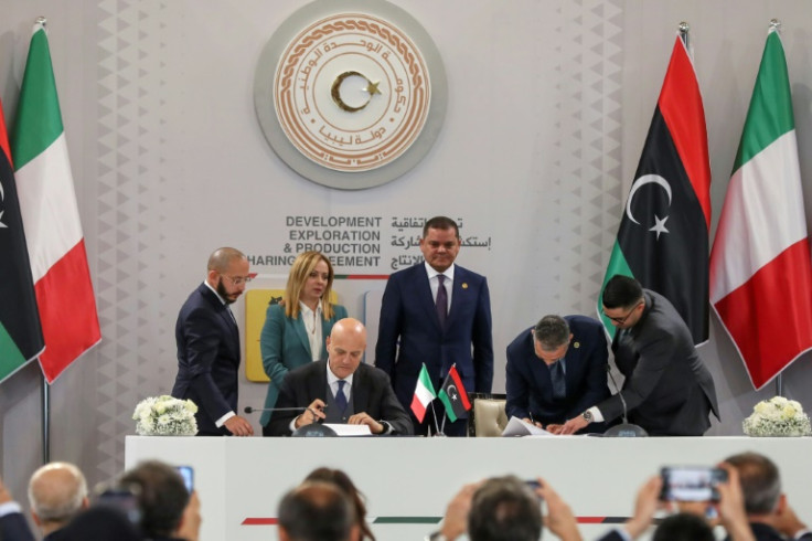 Eni CEO Claudio Descalzi (front L) signs a $8 billion deal with Libyan National Oil Corporation chief Farhat Bengdara (2nd R) to develop two offshore gas fields
