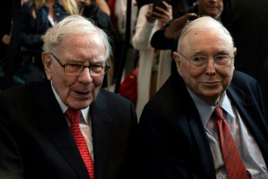 Charlie Munger (R) passed away at the age of 99, Berkshire Hathaway said