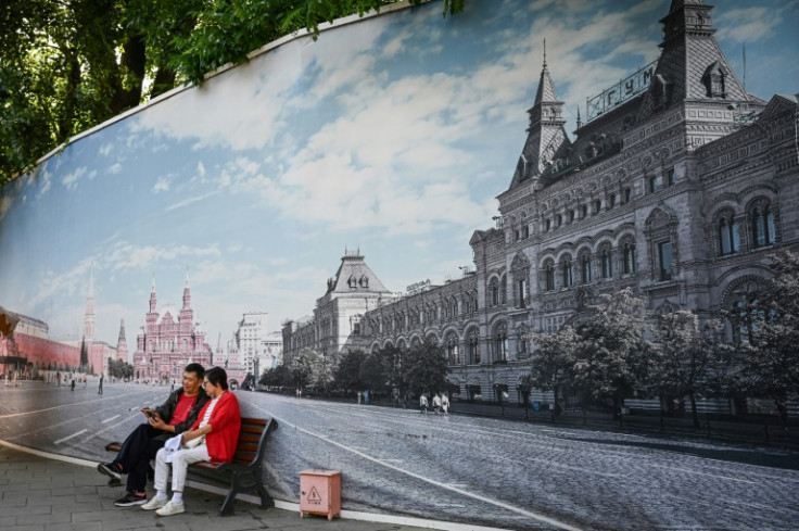 People from both countries involved in cross-border trade told AFP in recent days that several Chinese banks have halted or slowed transactions with Russian clients