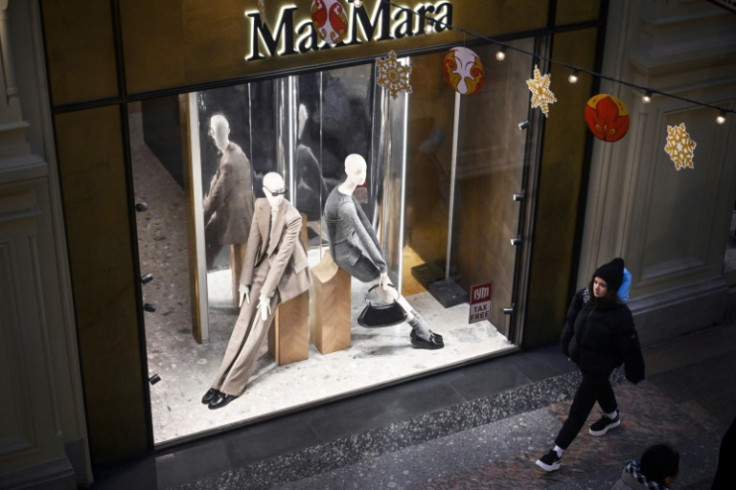 Buyers have direct contracts with major boutiques or shopping malls